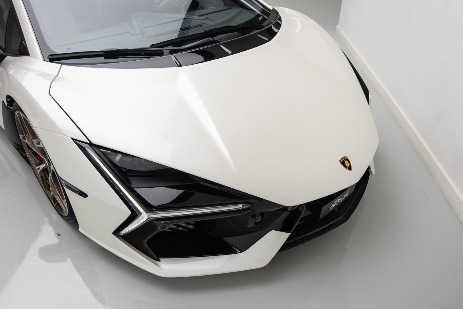 2024 LAMBORGHINI REVUELTO. FULL CARBON FIBER. STUNNING SPEC. MAIN DEALER WARRANTY AND SERVICE.